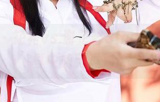 蜜桃社 – 短裙vs.谢芷馨Sindy，高清写真中的无声对话