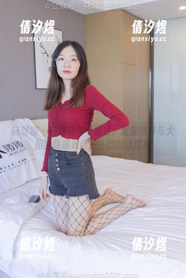 袜啵啵 - 白棉袜与小甜豆：就像纯粹与大胆的隐秘对话——翻翻这图册
