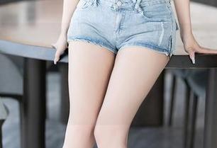 语画界 – 言沫的高挑美女私房写真是种自我救赎，美图里藏着的不只是美，作品更是情感流动。
