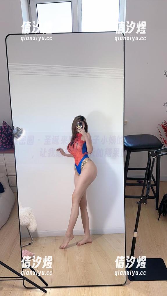 醇子小姨 微密圈 - 圣诞来啦!醇子小姨的高清美图,让我想起了冬天的糖果屋。