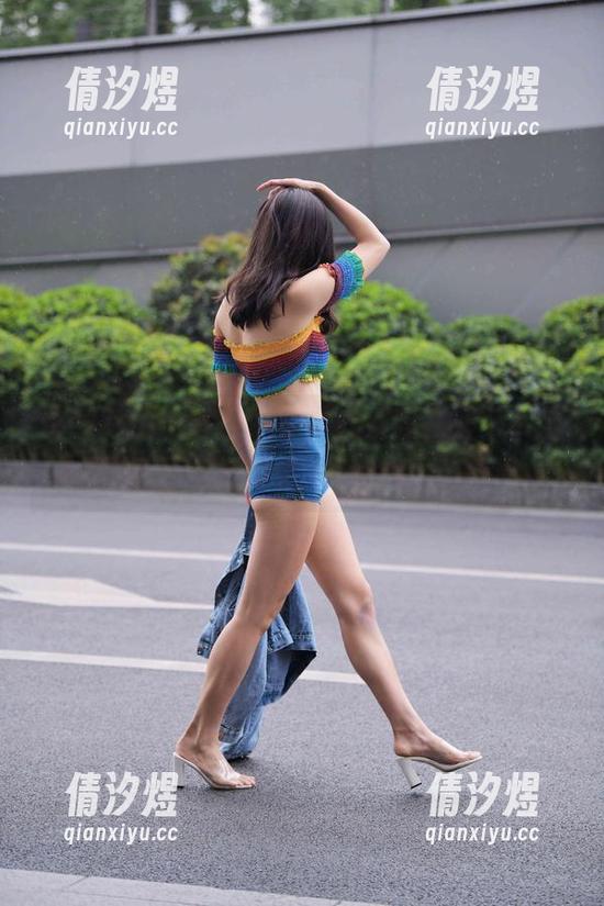 魔镜街拍-婷婷 魔镜街拍 - 寒风中的肉丝妖精,婷婷用全套图包打破了冬季的沉闷。