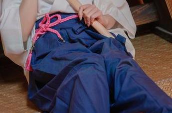 毛衣下的黏黏团子兔，那条线图片太模糊？欢迎下载清晰版！
